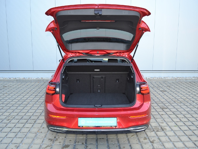 Volkswagen Golf 1.5 eTSI DSG Golf VIII IQ.Drive