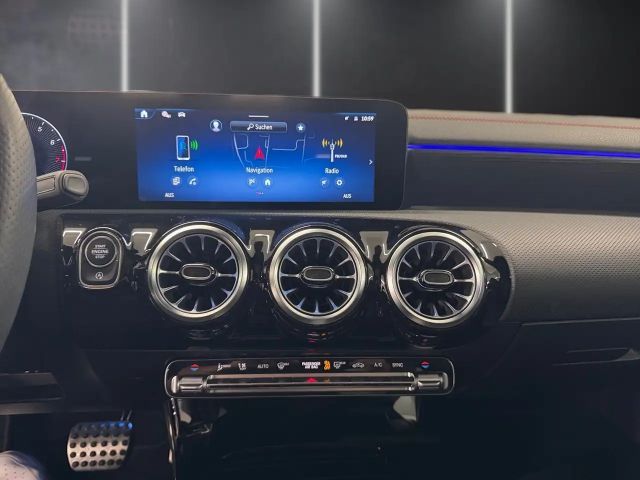 Mercedes-Benz CLA 200 AMG Line Coupé