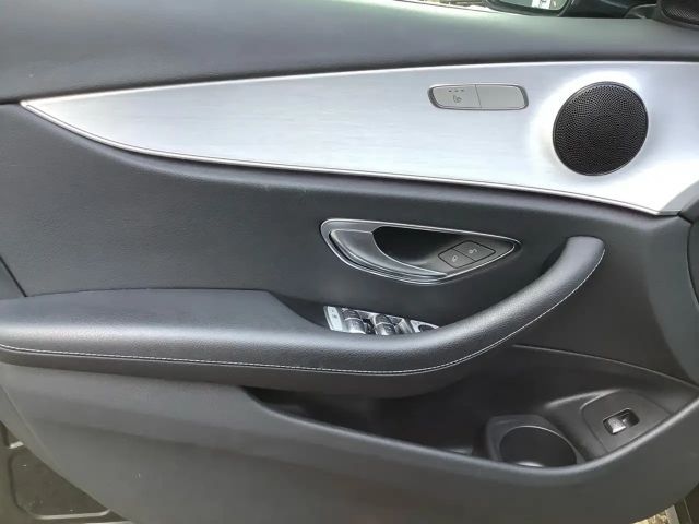 Mercedes-Benz E 220 AVANTGARDE E 220 d Estate