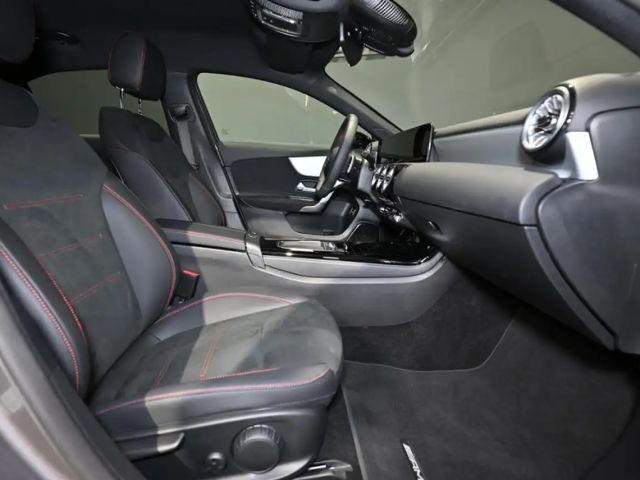 Mercedes-Benz A 200 AMG Line