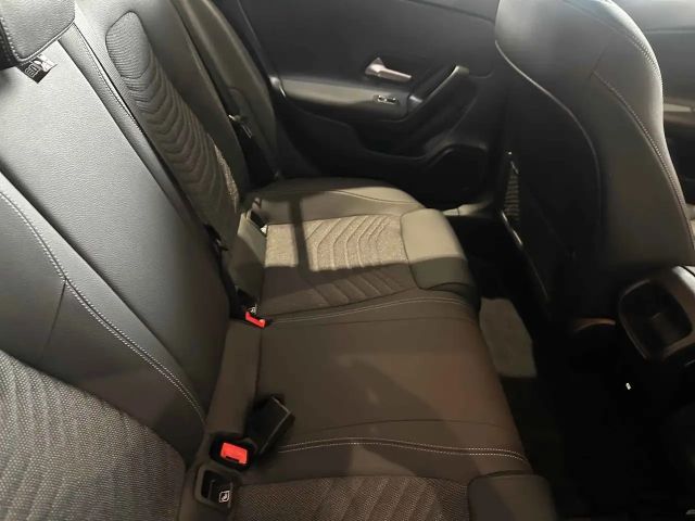 Mercedes-Benz A 180 A 180 d