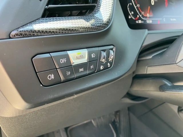 BMW 118 118i 5-deurs Sedan