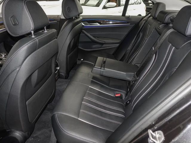 BMW 530 530d Luxury Line Sedan