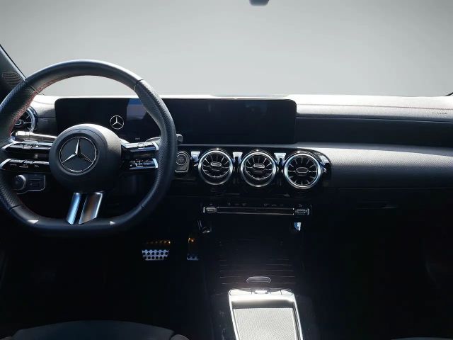 Mercedes-Benz CLA 200 Coupé Premium