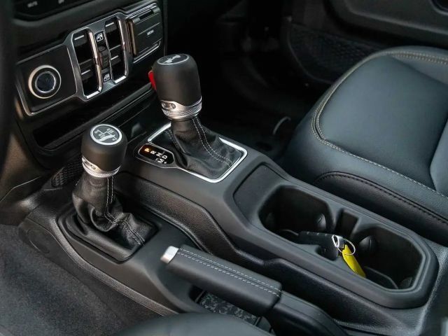 Jeep Wrangler Sahara