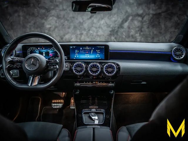 Mercedes-Benz A 180 AMG Line