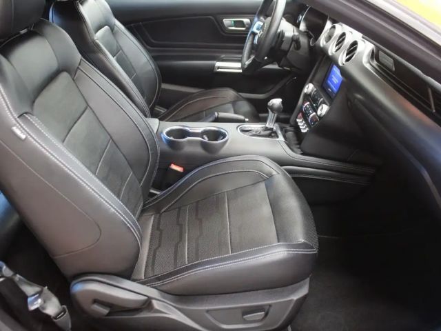 Ford Mustang Fastback GT 5.0 V8