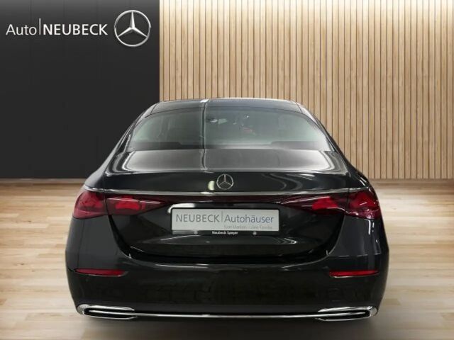 Mercedes-Benz E 200 AVANTGARDE Sedan