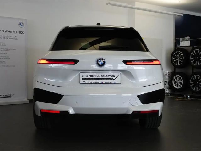 BMW iX xDrive50