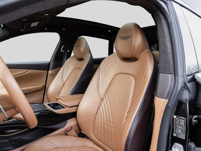 Aston Martin DBX -Minotaur Green-