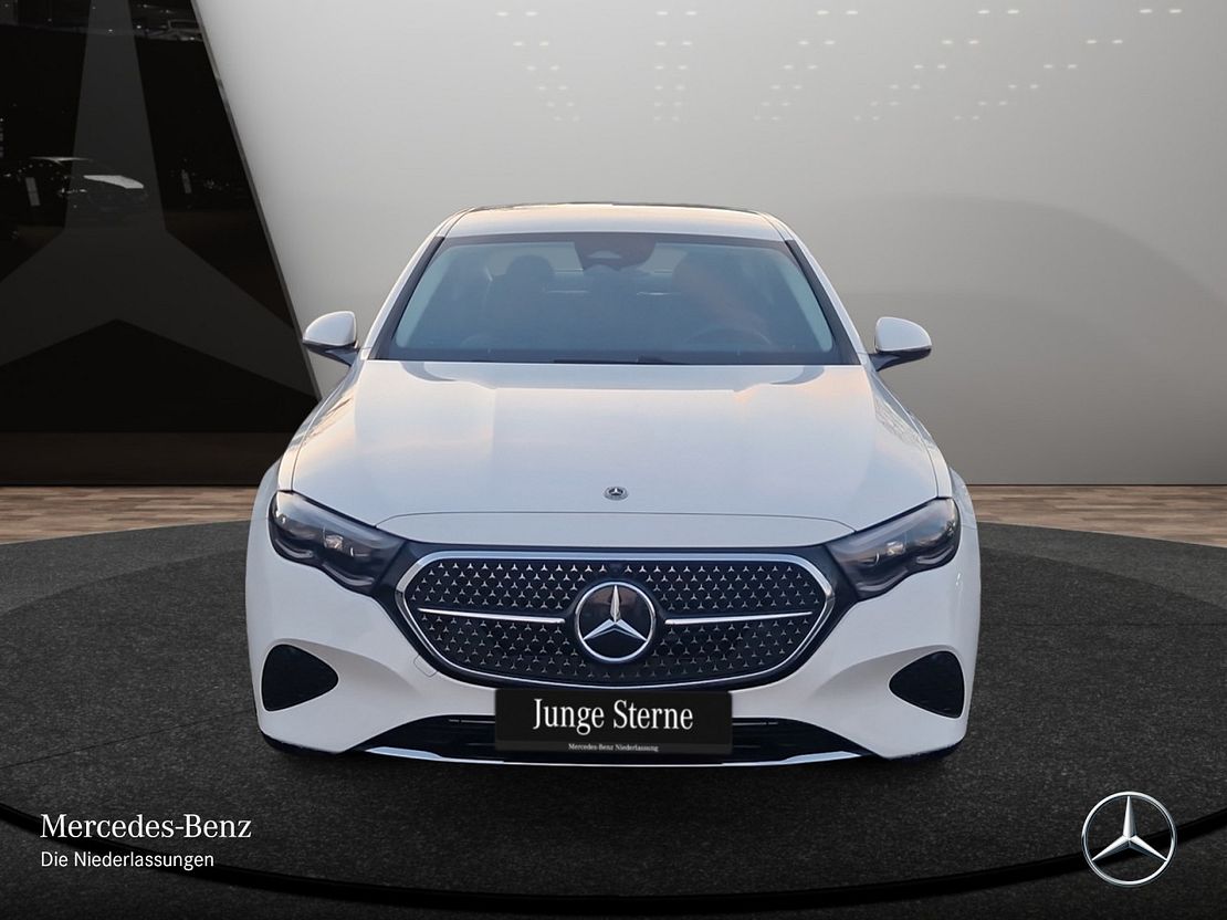 Mercedes-Benz E 200 4MATIC Sedan