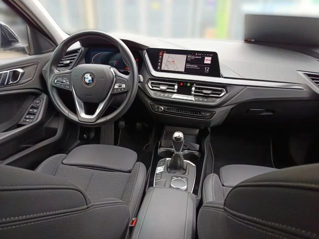BMW 118 118i Sedan Sport Line