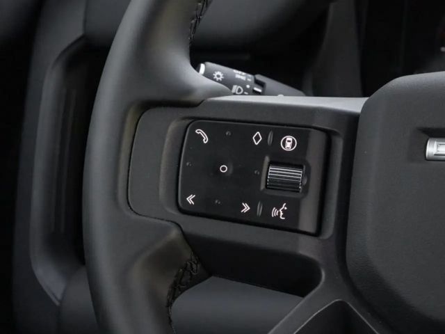 Land Rover Defender 110 D250 Dynamic SE