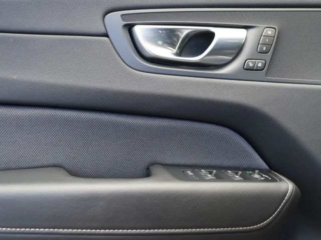 Volvo XC60 AWD Dark Plus