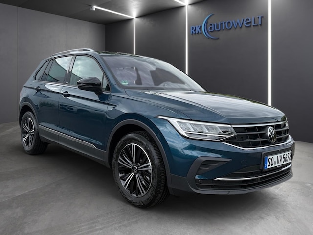 Volkswagen Tiguan ACTIVE 2,0 l TDI AHK-klappbar Navi 360 Kamera