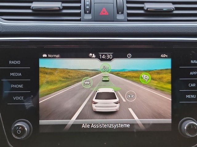 Skoda Superb Ambition Combi iV