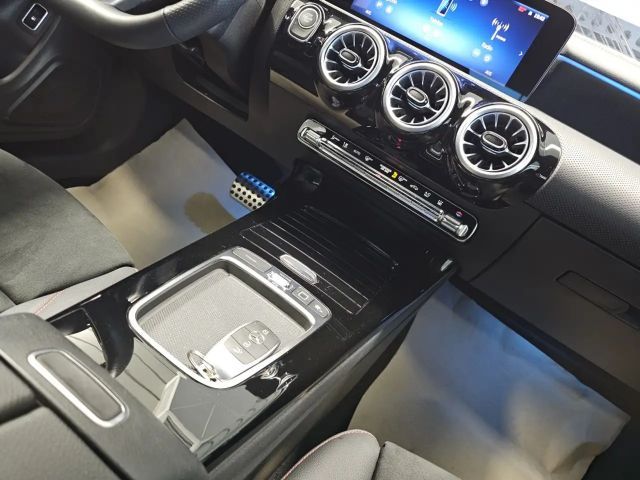 Mercedes-Benz CLA 250 AMG Line Sedan