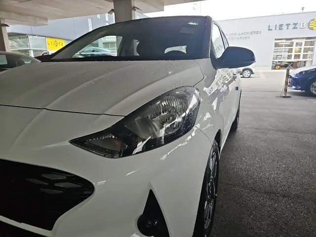 Hyundai i10 GO Plus 1,2 AMT a5bu3 Schwarzes Dach