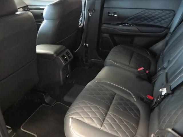 Mitsubishi Outlander 4WD MIVEC PHEV