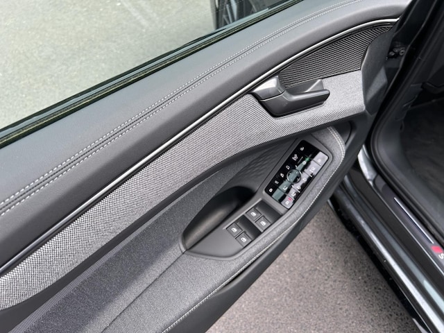 Audi A6 Avant Quattro S-Tronic