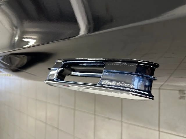 Mercedes-Benz E 300 E 300 e Sedan