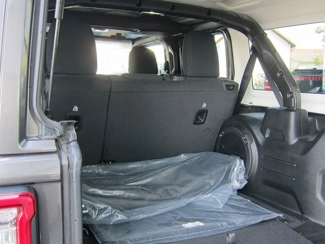 Jeep Wrangler Sahara