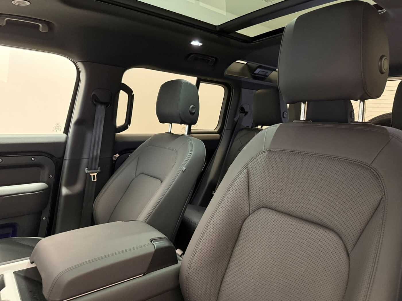 Land Rover Defender 110 Dynamic SE