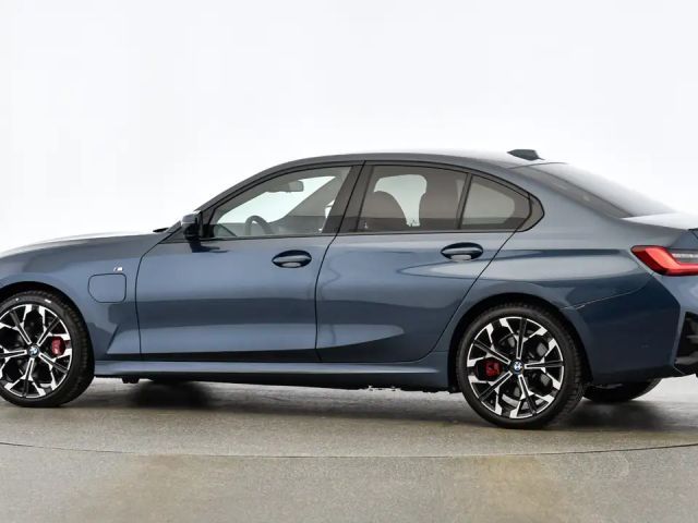 BMW 330 330e Sedan xDrive