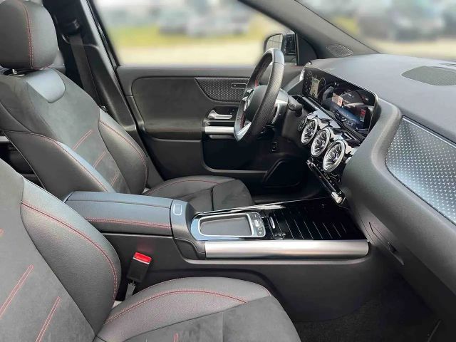 Mercedes-Benz GLA 200 AMG Line GLA 200 d