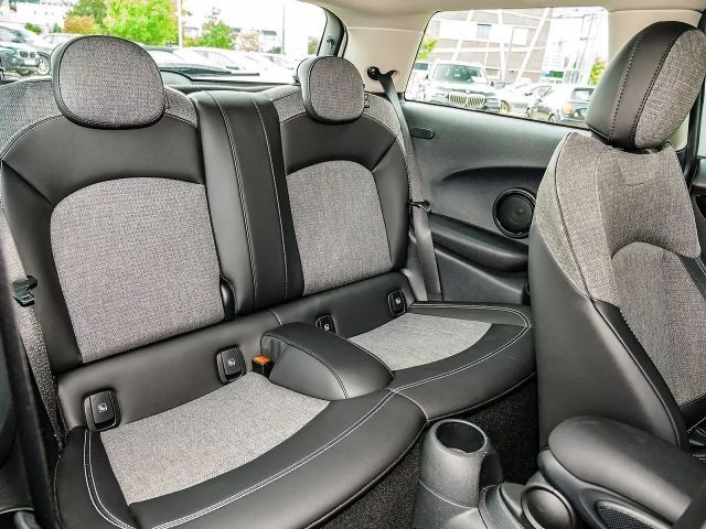 MINI Cooper 3-Tür. Aut Sportsitz Kamera DAB Navi 1VB