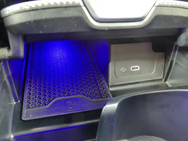 Mercedes-Benz C 200 AMG Line Sedan