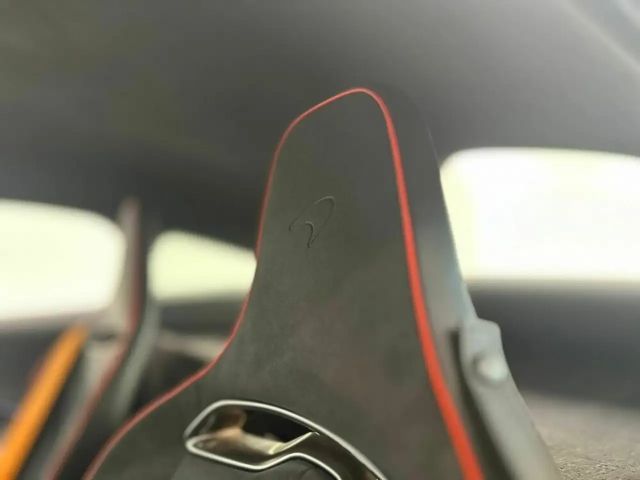 McLaren Artura Artura / Ice Silver / Carbon Fibre / 1.99% Leasing