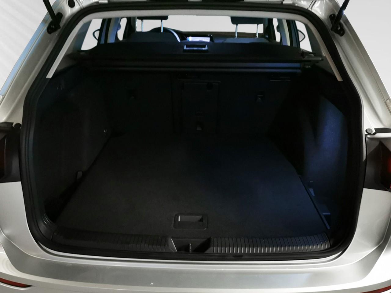 Volkswagen Golf 1.5 eTSI DSG Life Variant