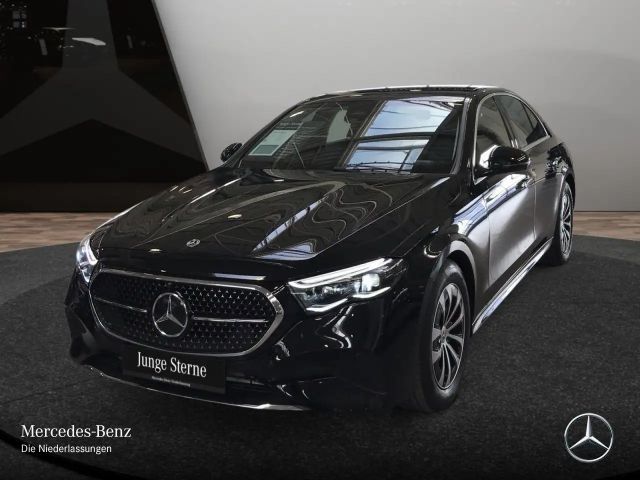 Mercedes-Benz E 200 AVANTGARDE Sedan
