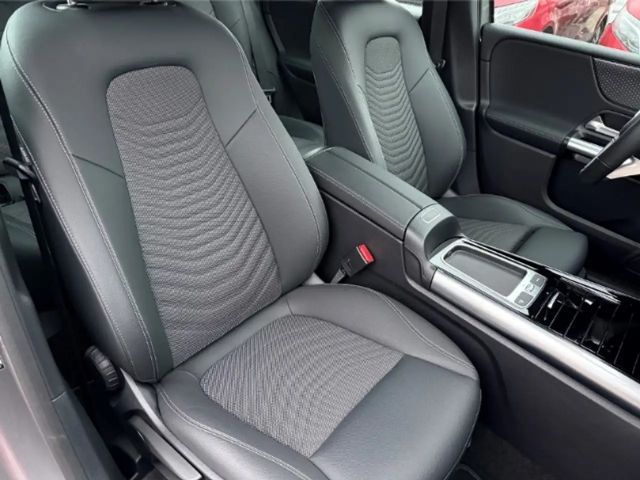 Mercedes-Benz B 180 Progressive Sedan