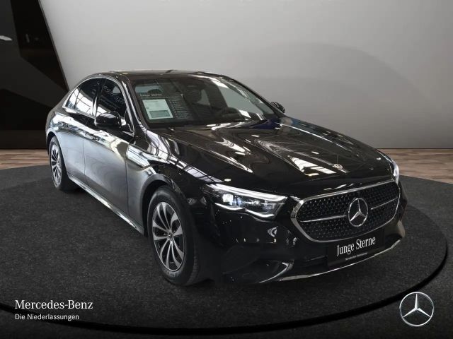 Mercedes-Benz E 200 AVANTGARDE Sedan