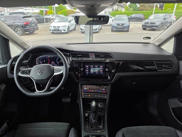 Volkswagen Touran 1.5 TSI DSG IQ.Drive R-Line