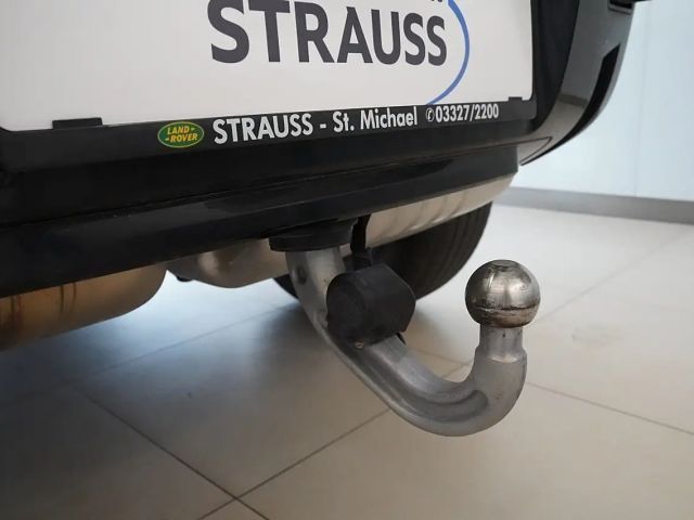 Land Rover Defender 110 D250 Dynamic SE