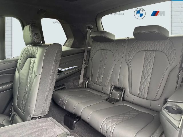 BMW X7 M50i