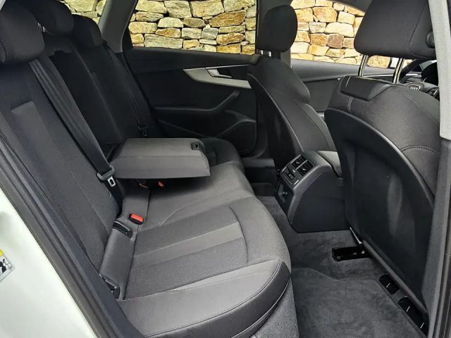 Audi A4 40 TDI Avant S-Line