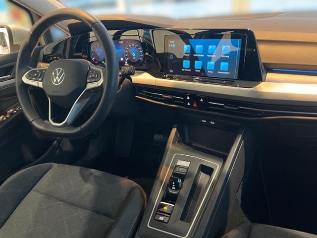 Volkswagen Golf 1,5 TSI LED NAVI LIGHT-ASSIST APP-CON.