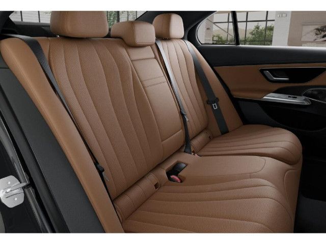 Mercedes-Benz E 200 4MATIC Sedan