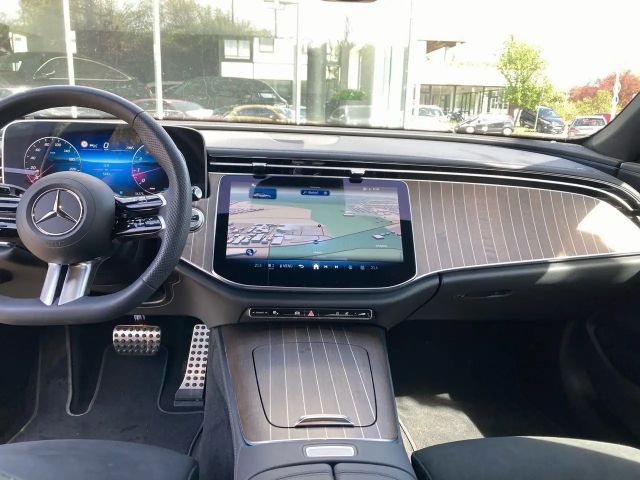 Mercedes-Benz E 200 AMG Line Sedan