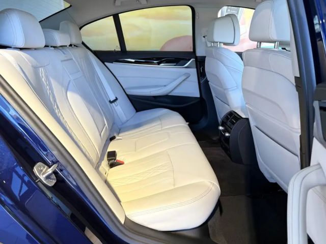 BMW 530 530d Luxury Line Sedan xDrive