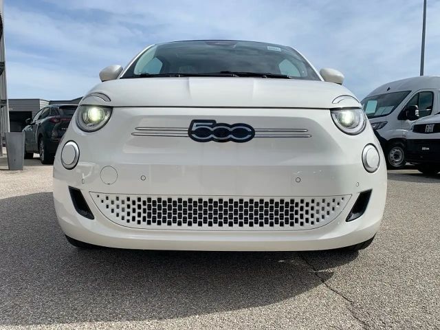 Fiat 500e La Prima