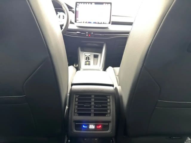 Volkswagen Golf 1.5 eTSI DSG Variant