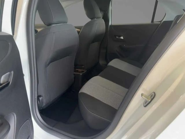 Opel Corsa mit Allwetterreifen Kamera CarPlay