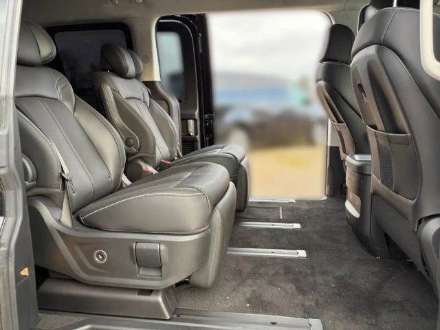 Hyundai Staria Signature