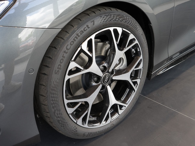 Audi A6 Avant Quattro S-Tronic