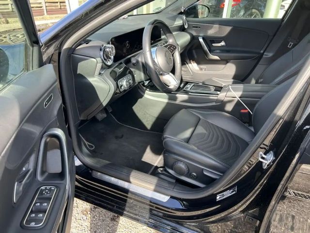 Mercedes-Benz A 180 A 180 d